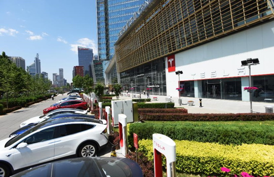 亞洲最大超級(jí)充電站可以使華貿(mào)周邊特斯拉車(chē)主更便捷、高效地進(jìn)行充電