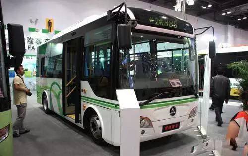 充電機(jī)充電電池的客車