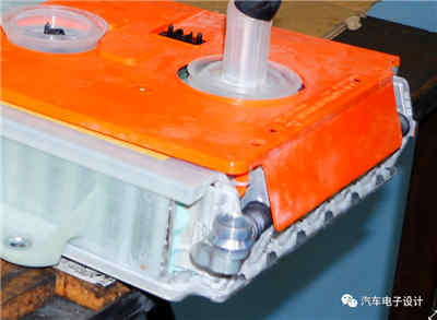 BMW與Tesla設(shè)計(jì)的智能充電機(jī)充電蓄電池系統(tǒng)哪家更強(qiáng)？